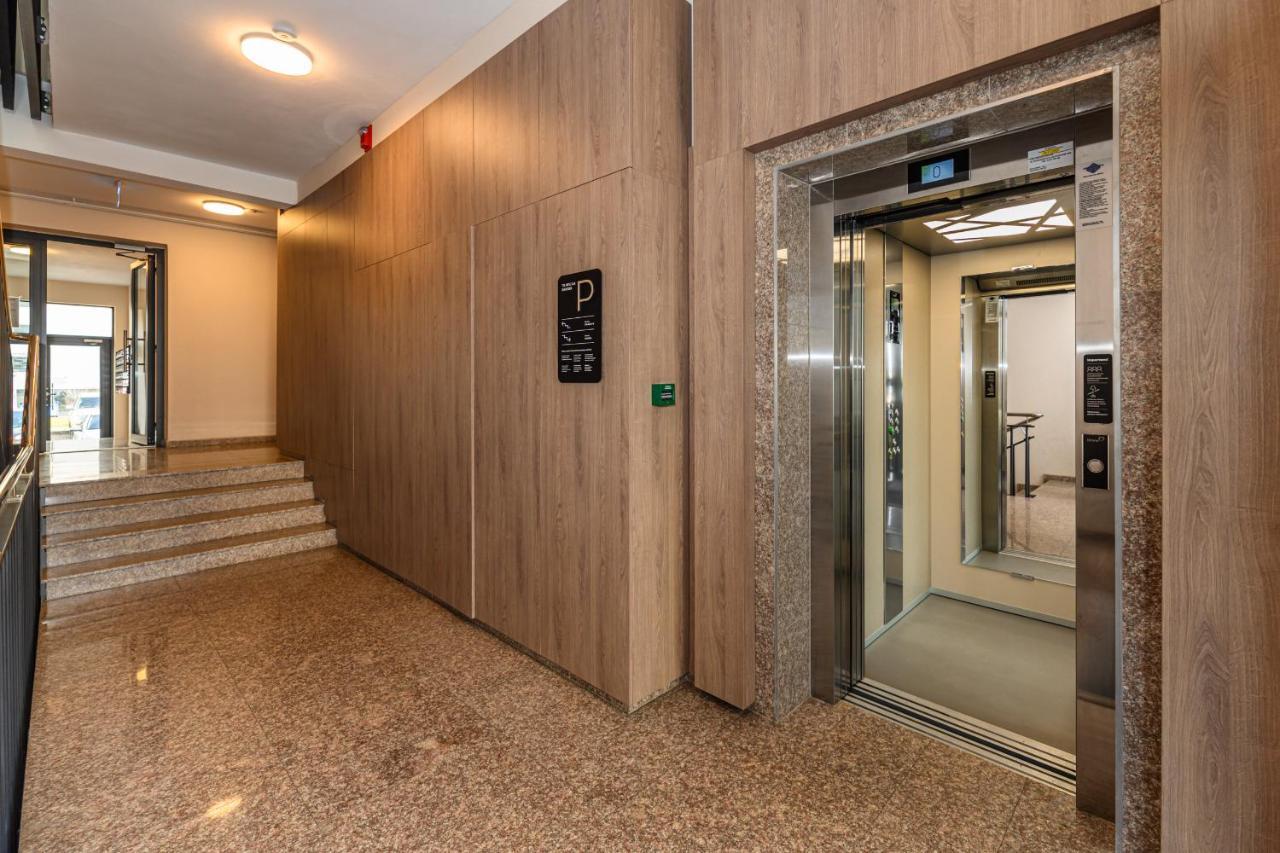 Elite Apartment 303 Брашов Екстериор снимка